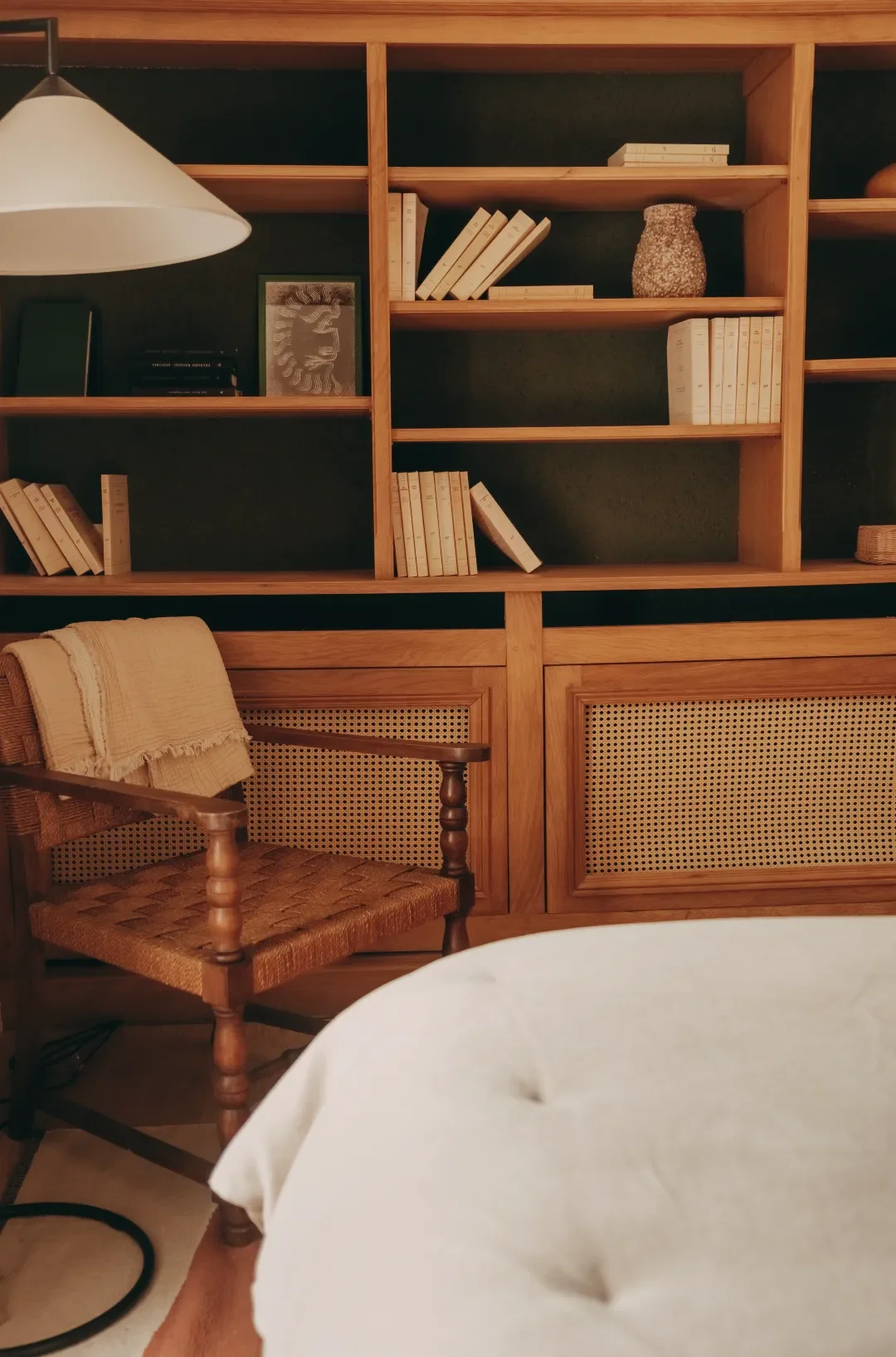 bookshelf la source.webp