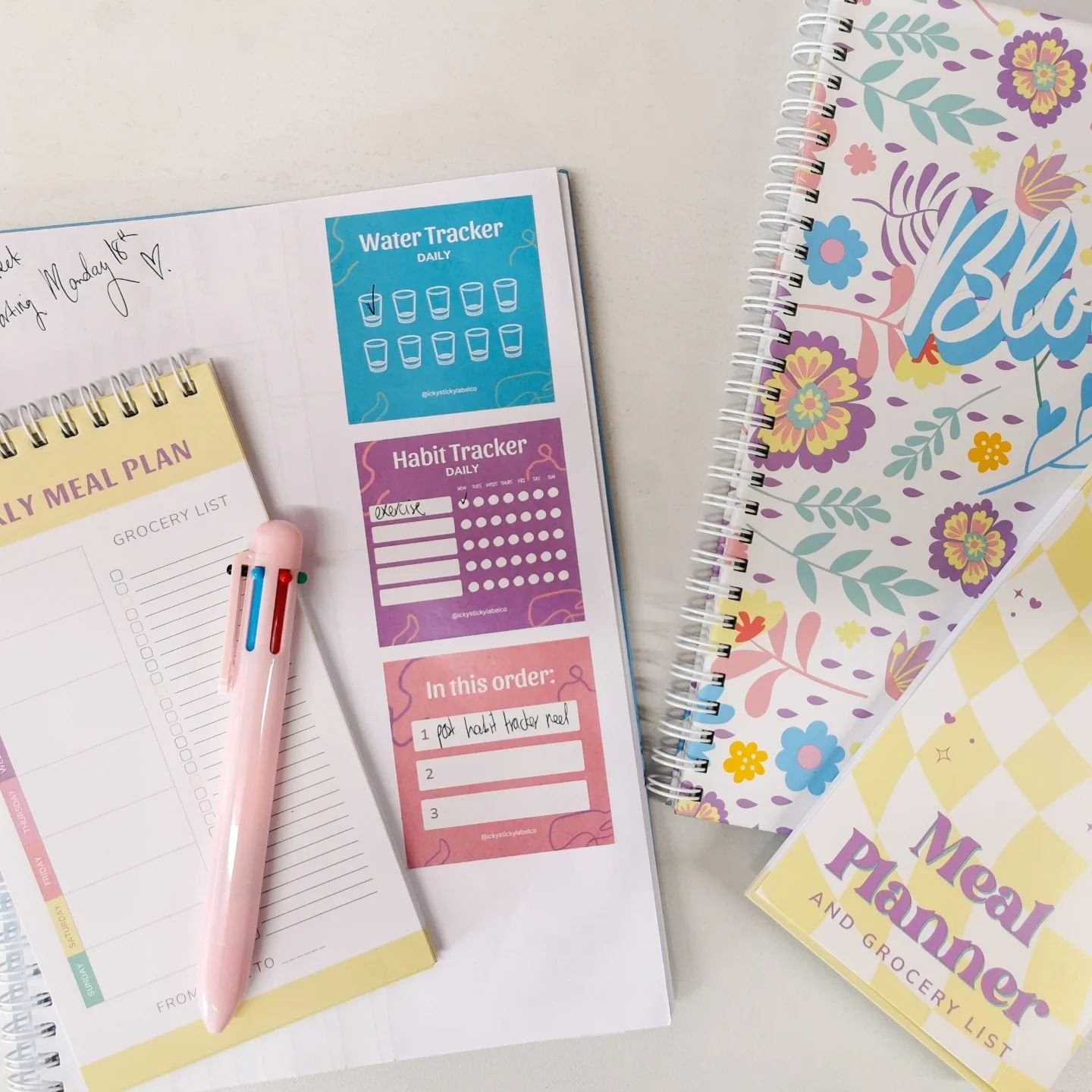 Cutest meal planner you ever did see .... May or may not be added into the next 3 Mystery Boxes 😜 You'll have to buy to find out.