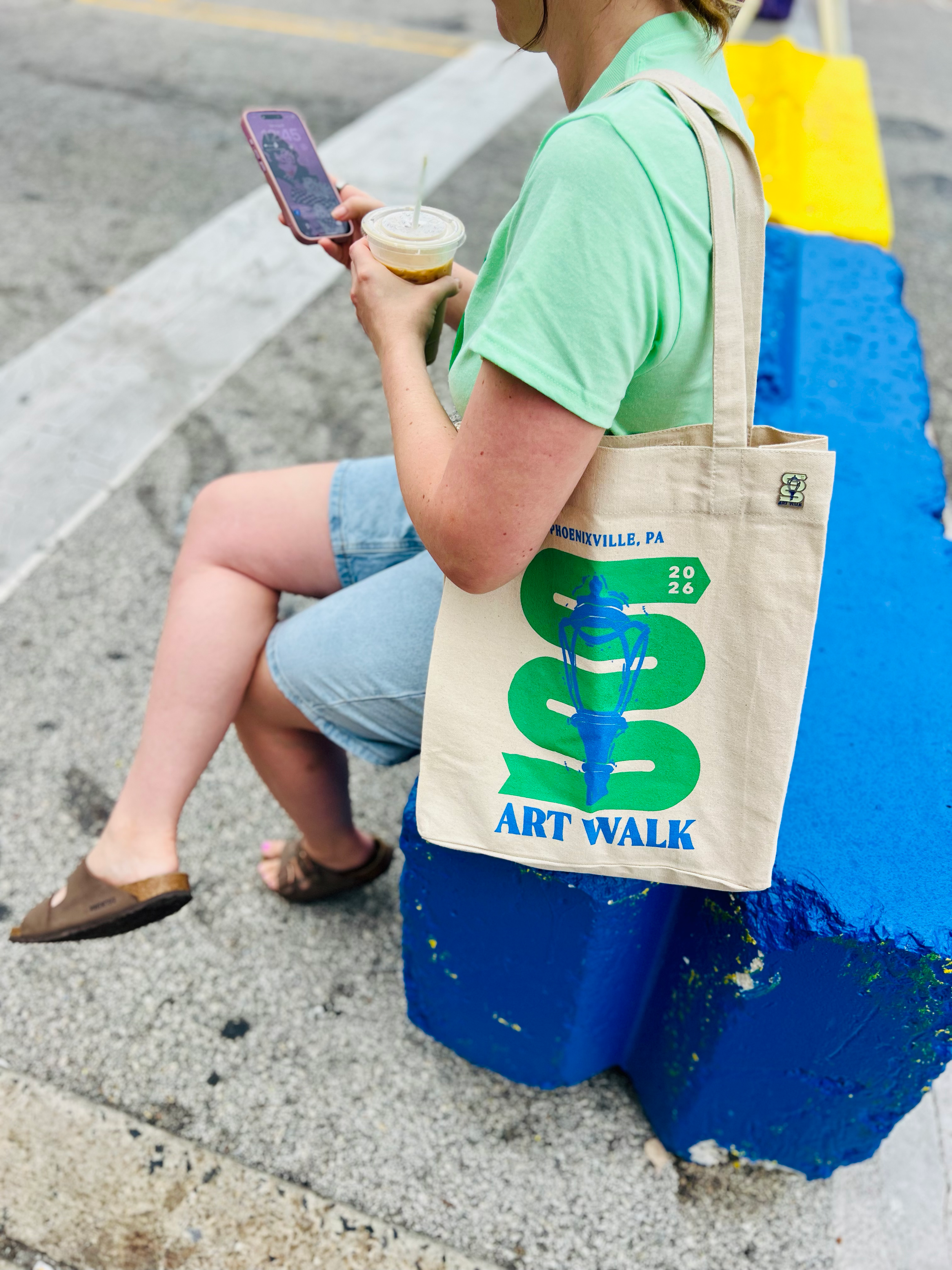 Tote.lifestyle.png