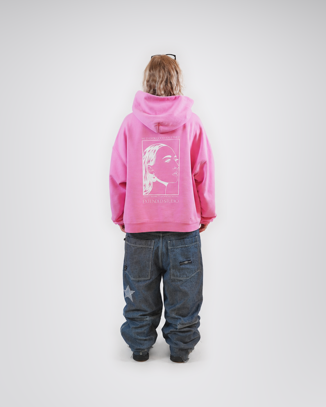 pink_hoodie_03_back.png