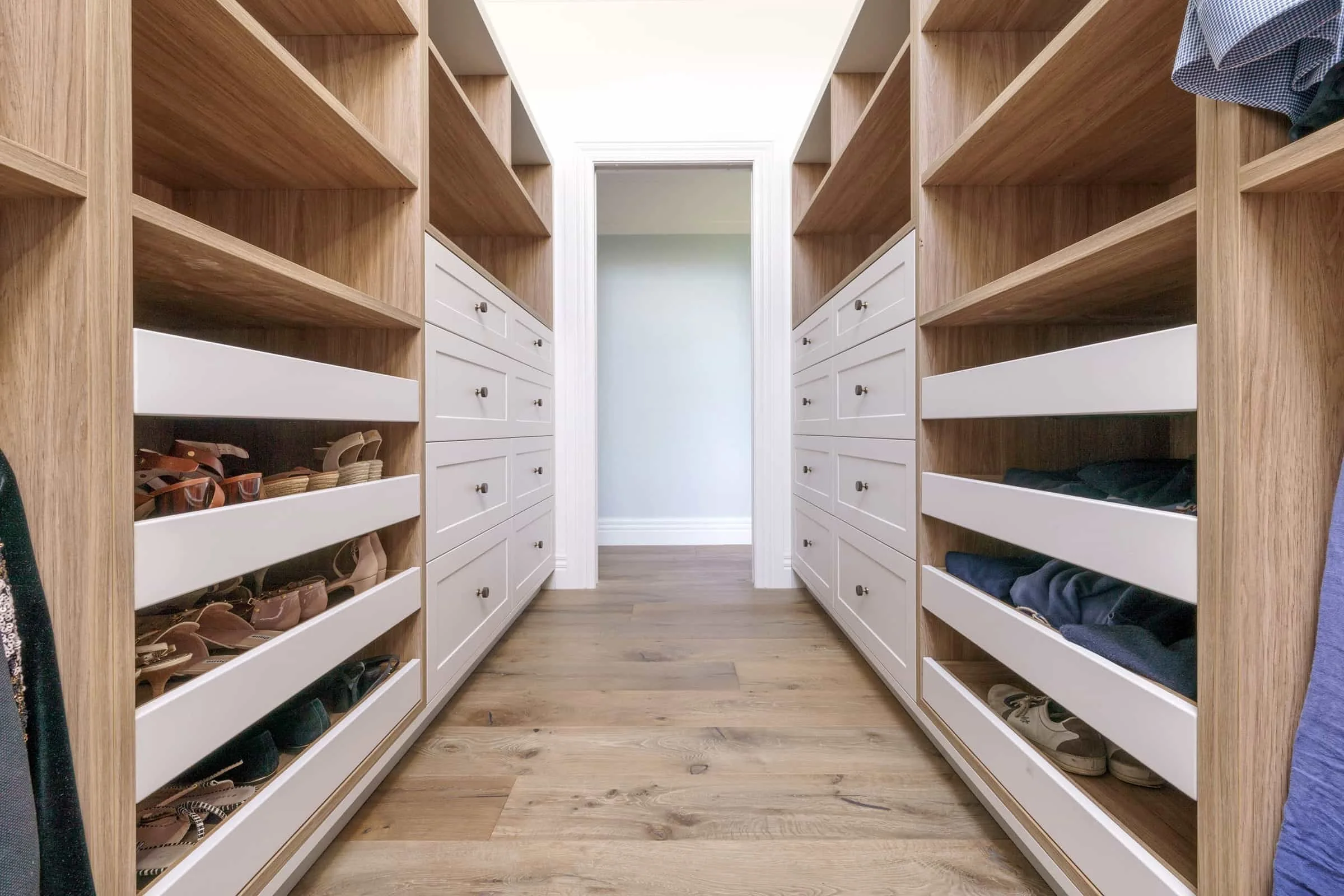TIM_walkinwardrobe8_shaker-min.jpg