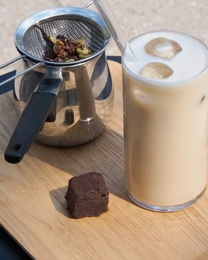 summer’s almost here — and so is our ultimate iced chai giveaway 🧊
we’ve teamed up with @pranachaieu to give three lucky chai lovers a full starter kit:
✨ 1x prana chai pack
✨ 1x to go cup
✨ 1x strainer
✨ 1x mini kettle
✨ €20