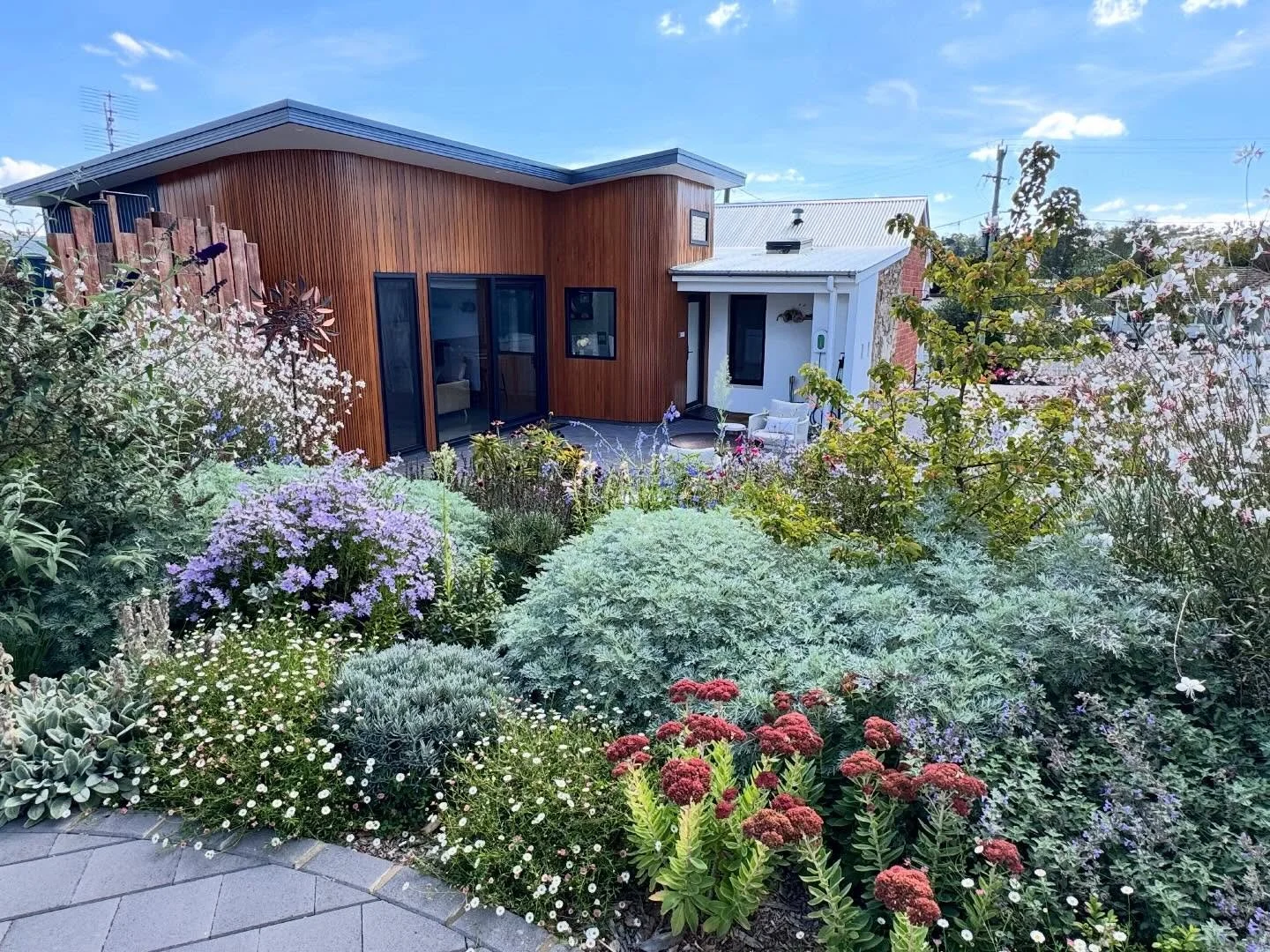 Hollyberry House Healing Garden #hollyberryhousebnb #tetreatyourself #bnb #snowymountains #coomansw @feel_well_farm