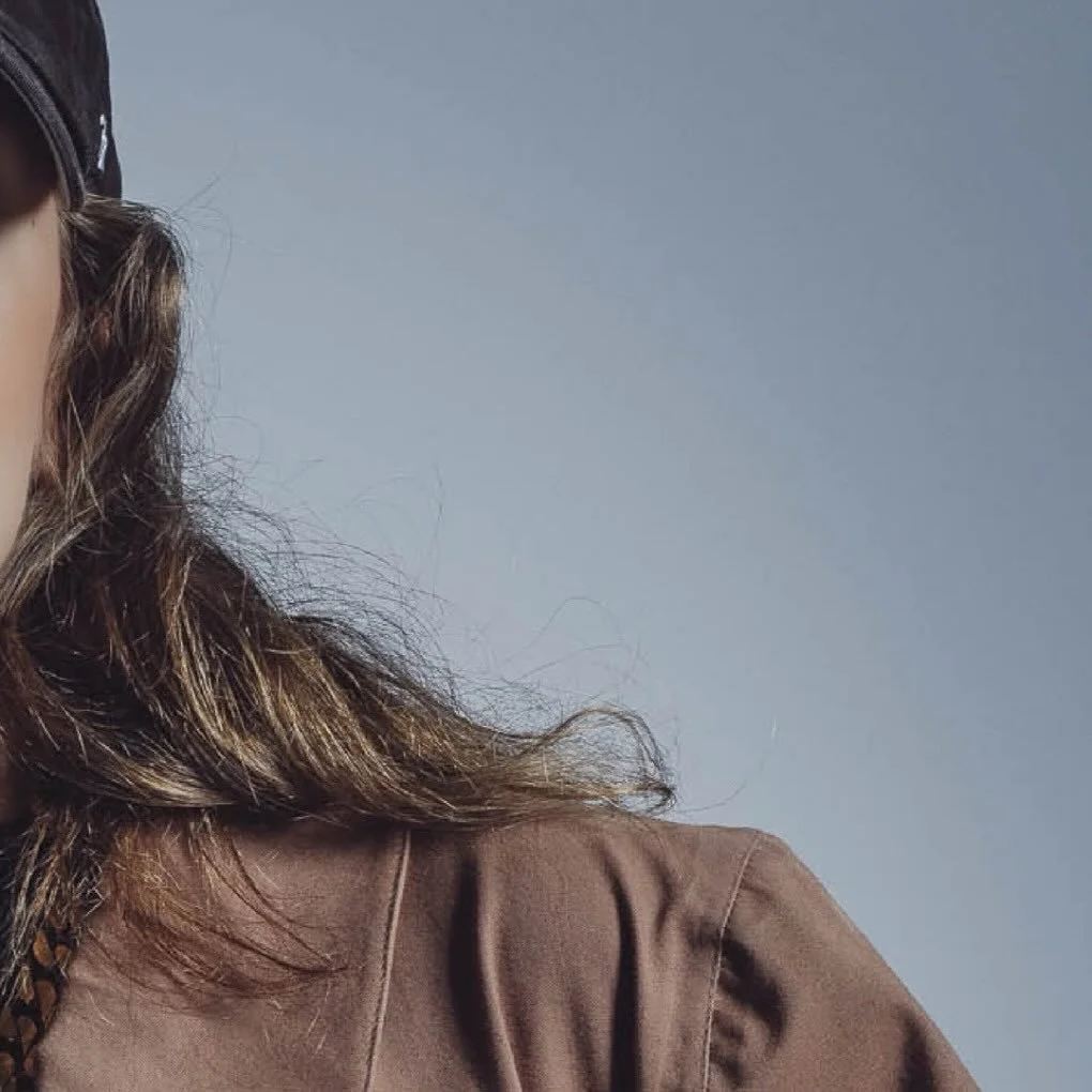 ★
Série fashion studio 📸 pour la jeune et talentueuse marque de luxe à porter @maison_decale avec @adelinejouan & @hugofoulon 🤩
Style by @leglowdecaro @carolinepuechdalissac
Makeup by @aurore_gaillard_da
Shooting, light & r