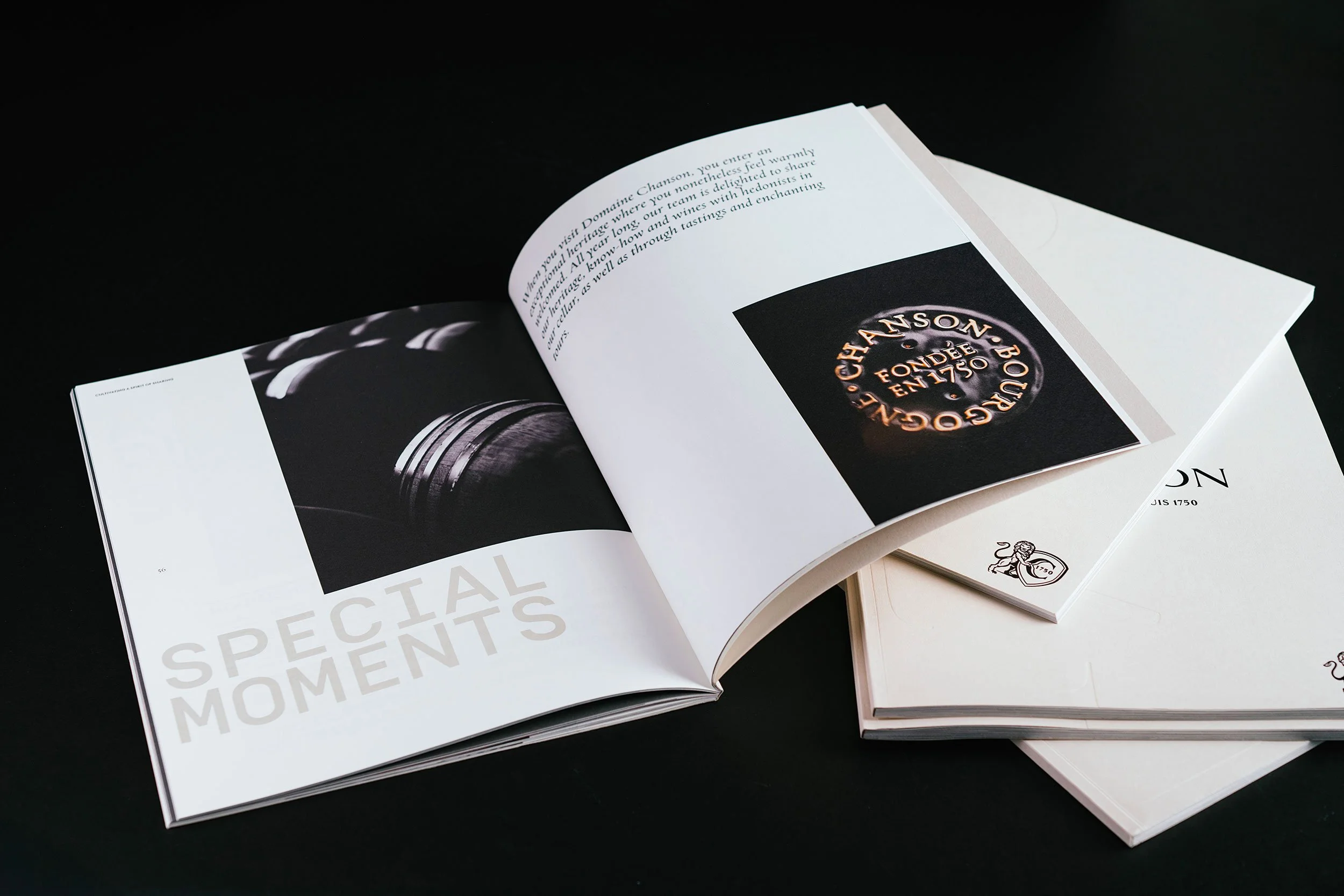Brochures du Domaine Chanson-une maison du Groupe Bollinger, design éditorial et identité visuelle conçus par Emma Brante – Le Ciel est Bleu Studio pour une maison de vins de Bourgogne.