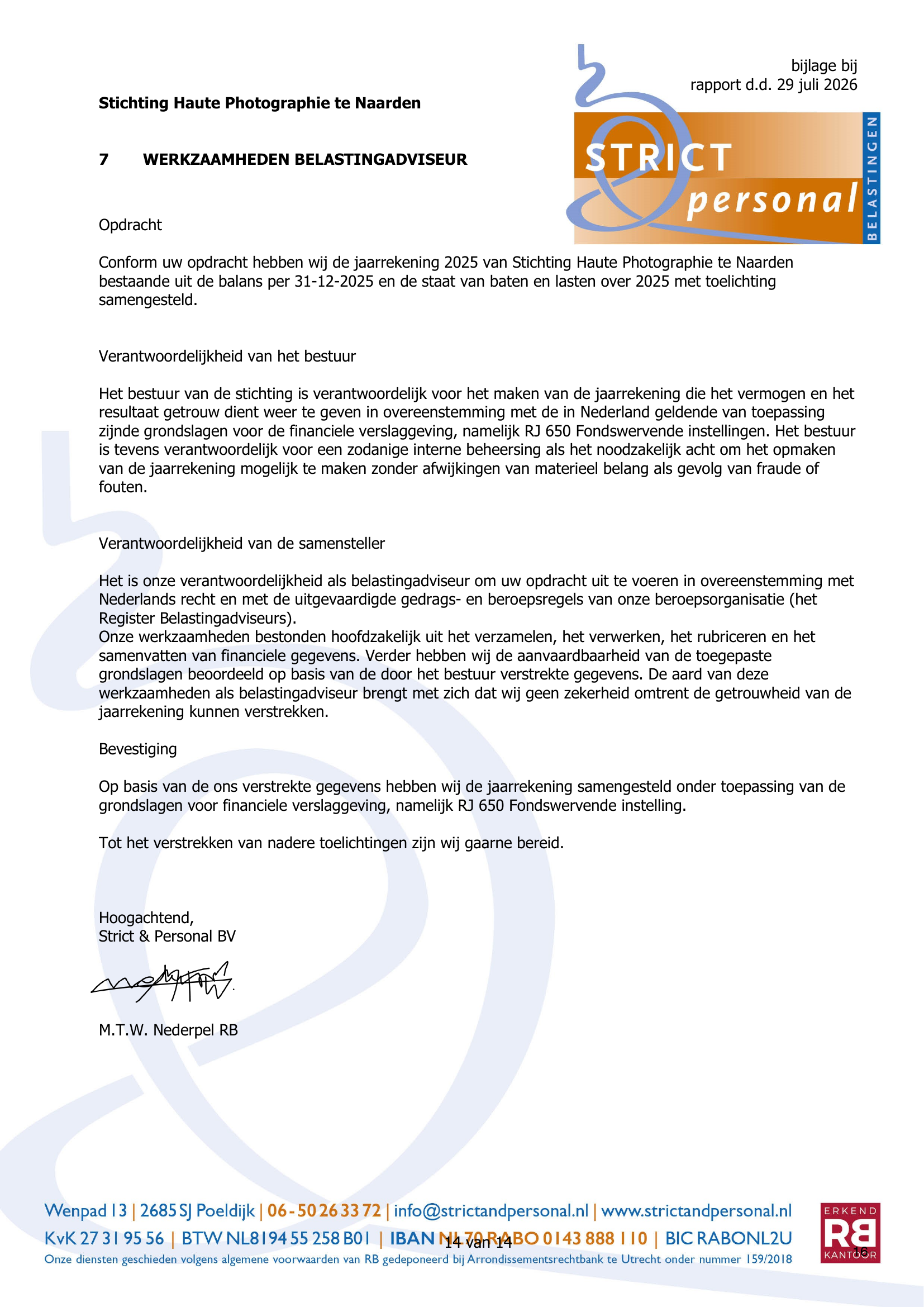 Officieel document met koptekst van stichting Haute Fotografie en logo rechtsboven met de woorden 'Strict & Personal', daarnaast tekst over jaarrekening 2025 en verantwoordelijken. Onder aan het document contactgegevens, bankrekeningnummers en keurme