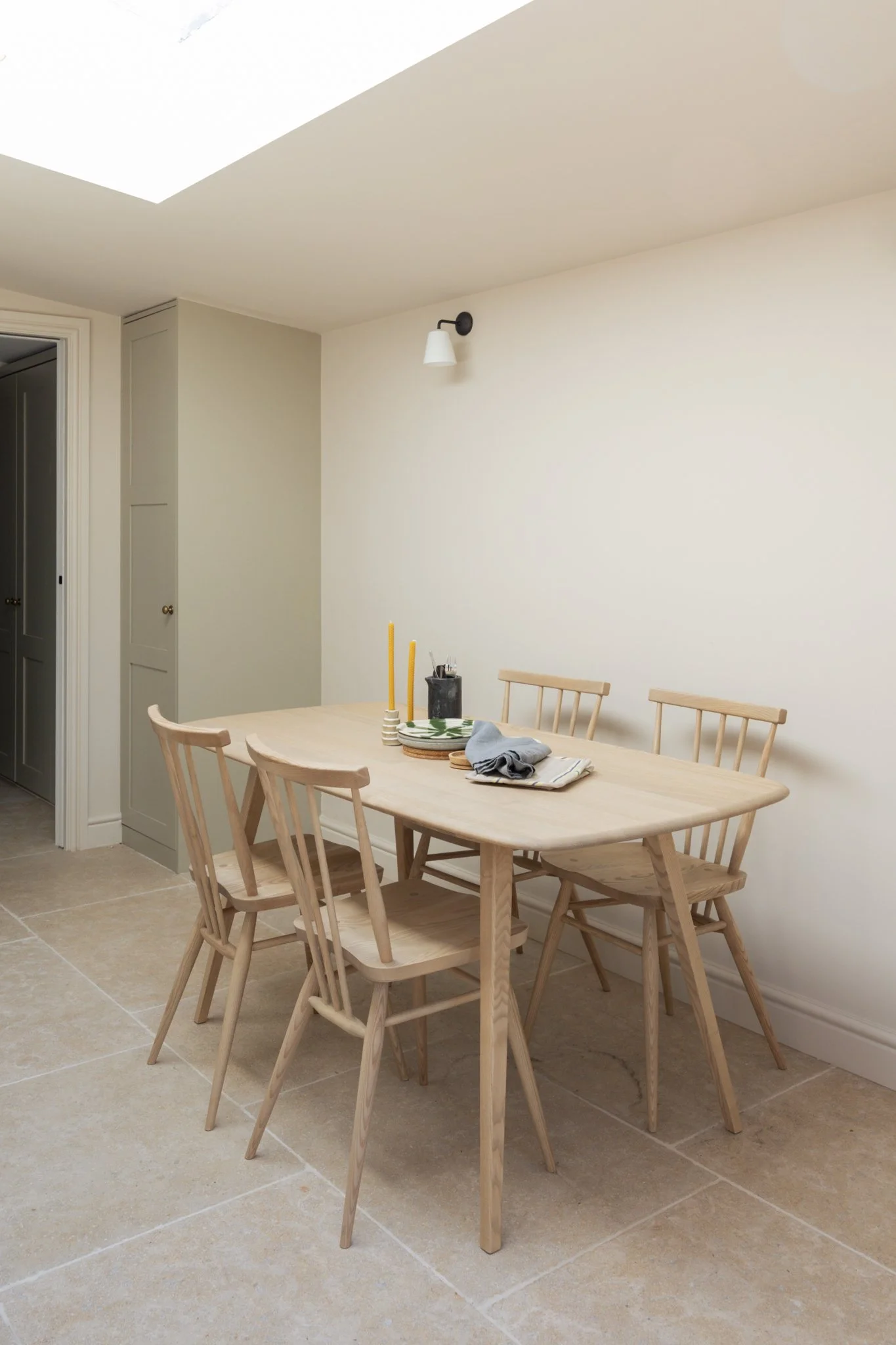 New Ex-Display - Ercol Furniture Plank Table with 4 x All Purpose Chairs in OA Oak