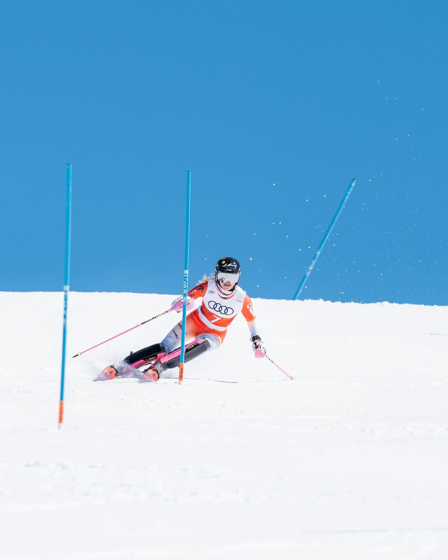 Swiss Champs were a vibe🤭
P7 in slalom to wrap it up.
Shoutout to the new swiss slalom champ @selinae2001 👯&zwj;♀️
And all the best @elenastoffel 🫶🏼🐸

📸: @anderesformat 

#stmoritz #swissskiteam #weareskiing #leki #sunriseschweiz #dreambigdobig