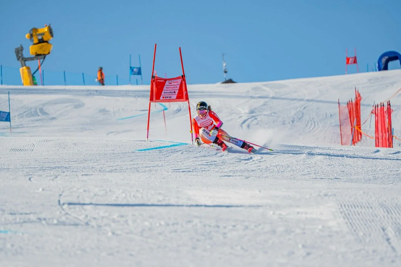 back racing in Giant Slalom🤘🏾 and with my bestieeeee😙

📸 @jkmedia__ 

#stmoritz #weareskiing #leki #swissskiteam #sunriseschweiz stailucca