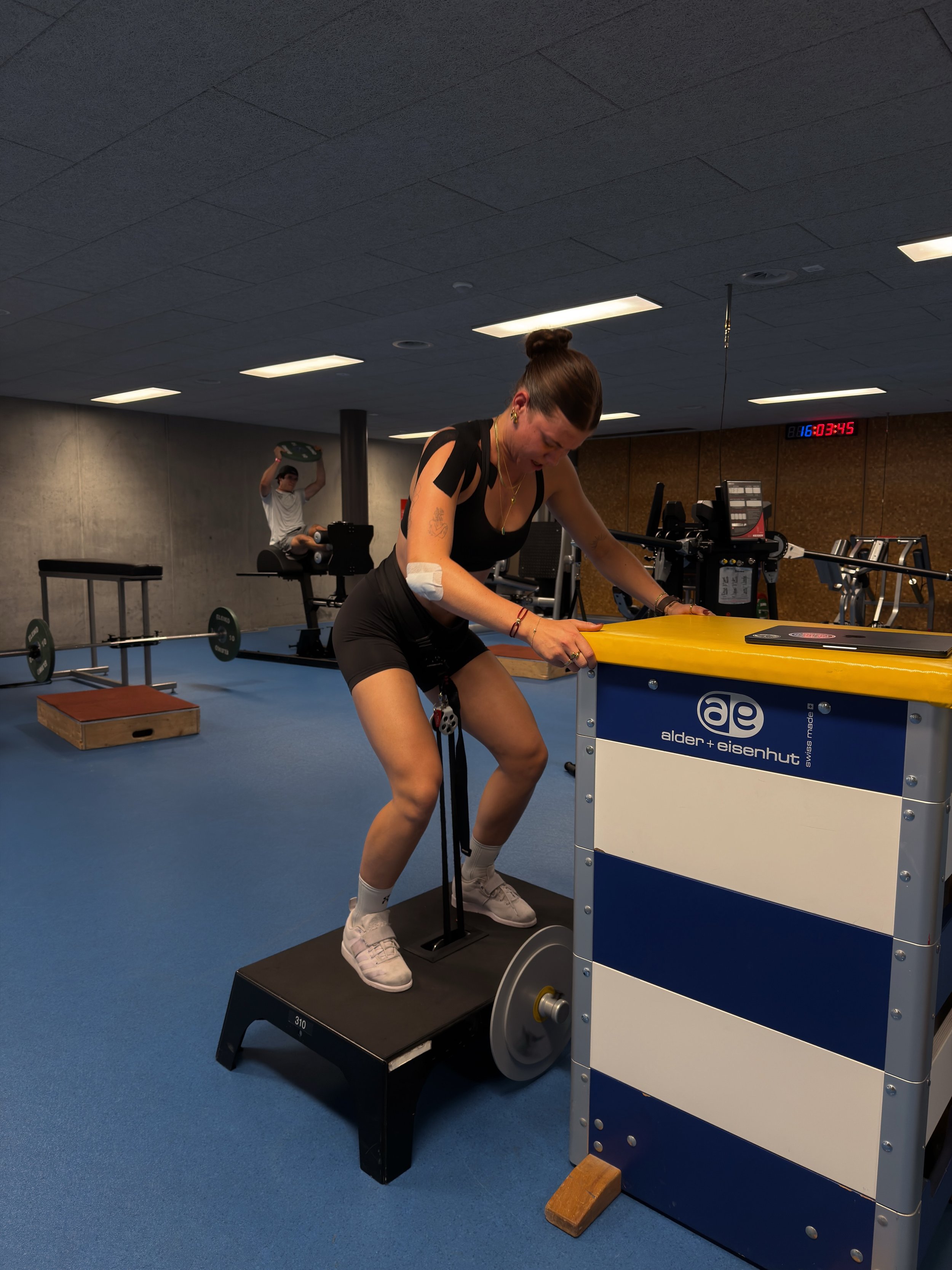 week 17/18 at @armee.ch_sport 
had to adjust my training a bit after crashing my bike last week&hellip; how lucky am I to have friends who are not only great to have fun with, but who also know how to patch me up when things go sideways