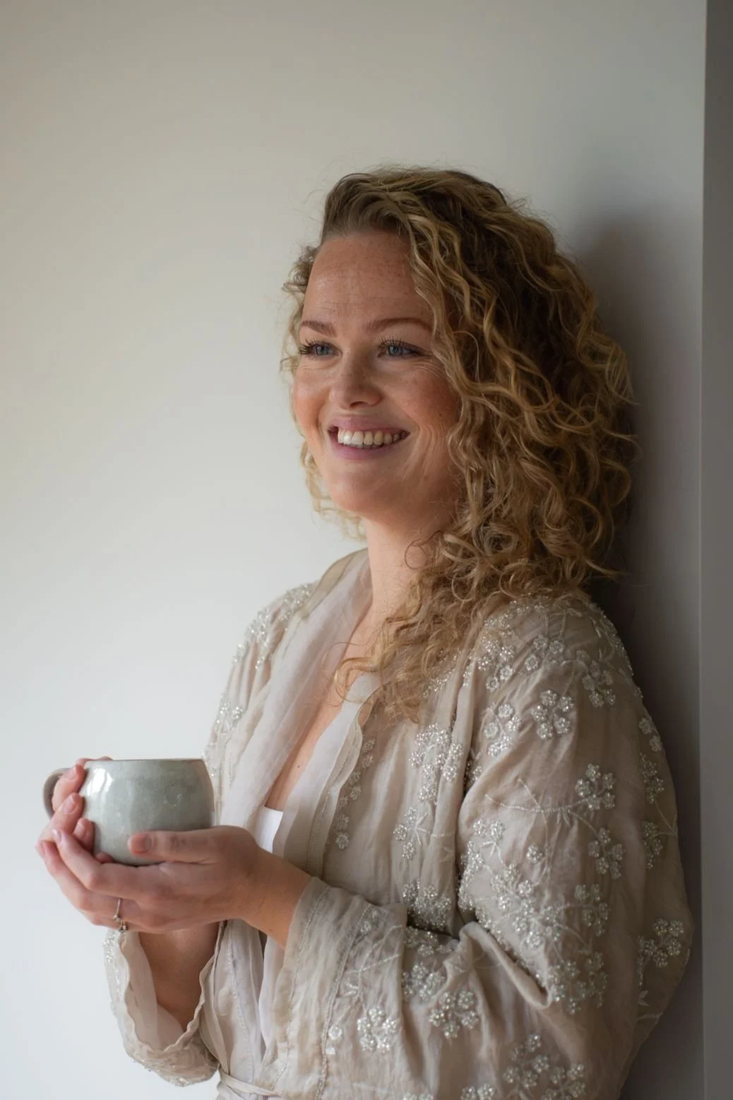 Eigenaresse van Studio Inlighten yogastudio in Hilversum gespecialiseerd in Reiki, yoga en innerlijke groei