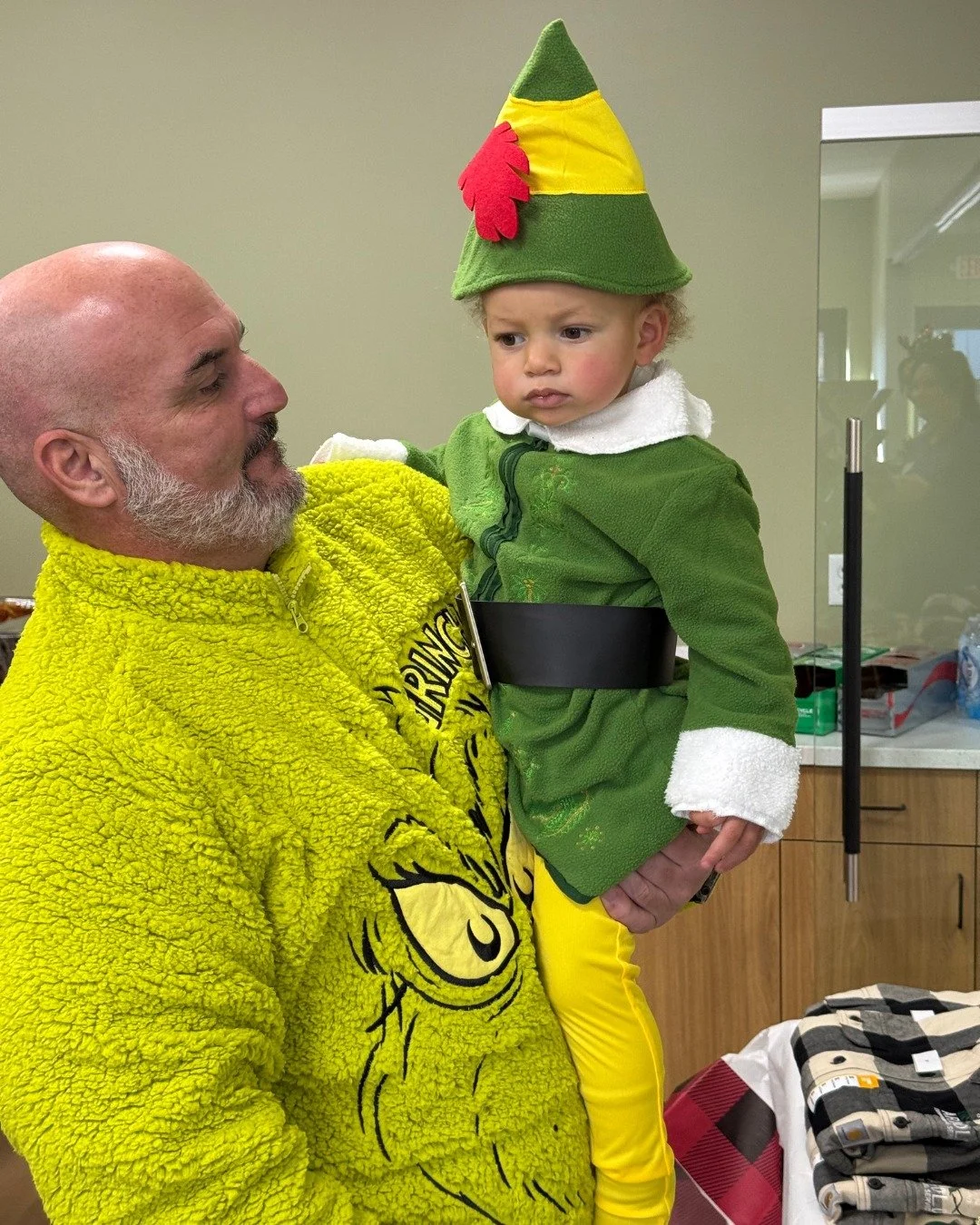 Last Friday, Team Arnolds family came together to celebrate the holidays in style! We enjoyed a great Italian meal from @mattysbarandgrille Catering that had everyone going back for seconds.

Then the real fun began with our gingerbread house team co