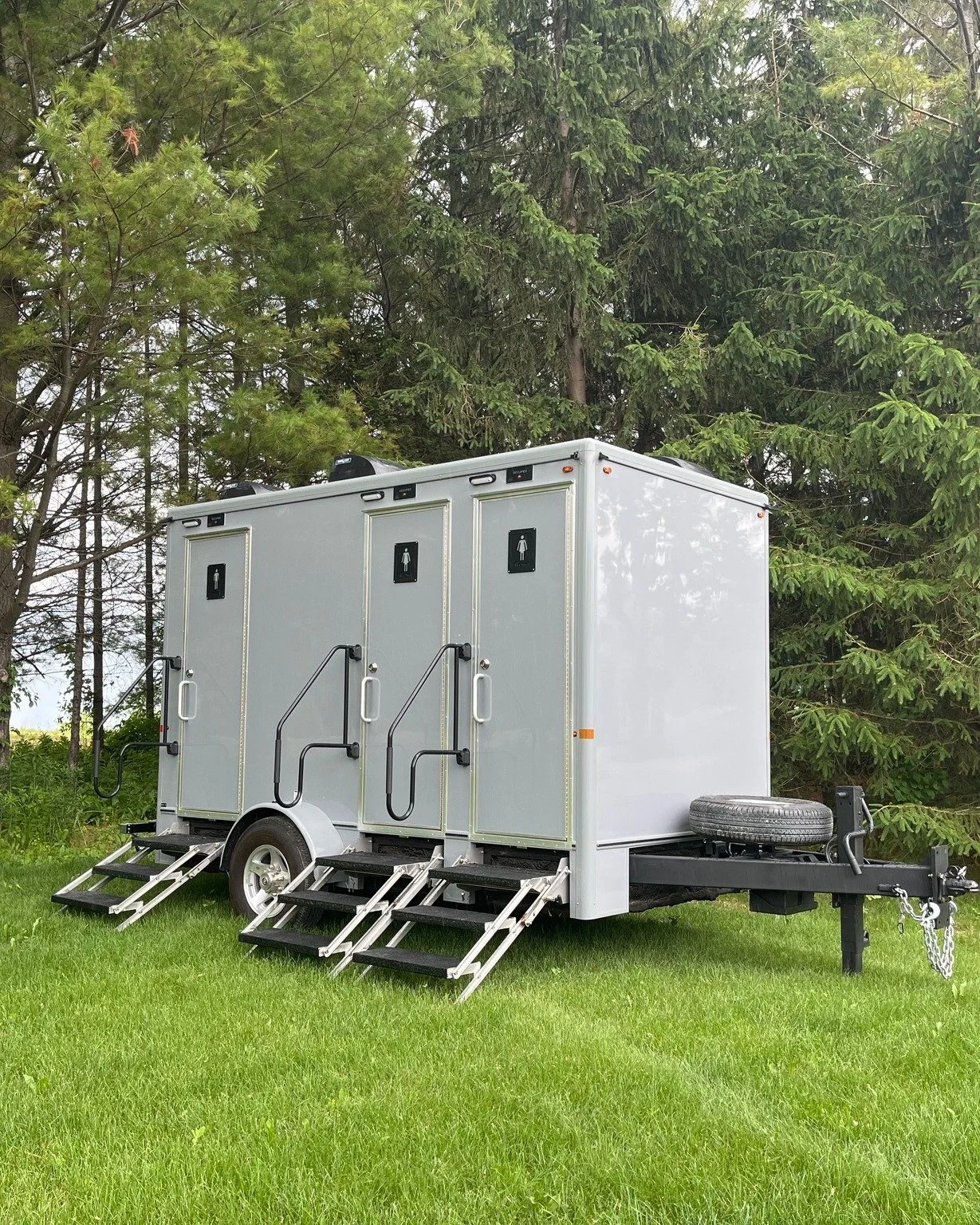 It's wedding season, and yes, even the restrooms can be luxurious. Every detail deserves to be perfect, and that's why our luxury trailers and crystal concept units are ready for your big day.

 #wedding #weddingseason #PortableRestrooms #Wisconsin #
