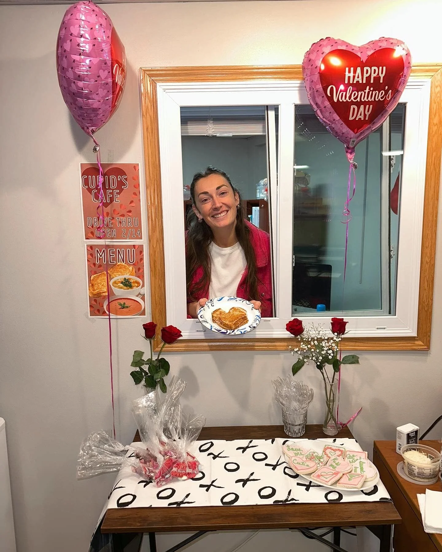10 years ago, Gabby said she would never answer the phone. Now it is one of the biggest parts of her job running special events and operations at Arnold's. Funny how that works. 😂
Happy 10th Arnie-versary, Gabby. Thank you for everything. 💙 #TeamAr