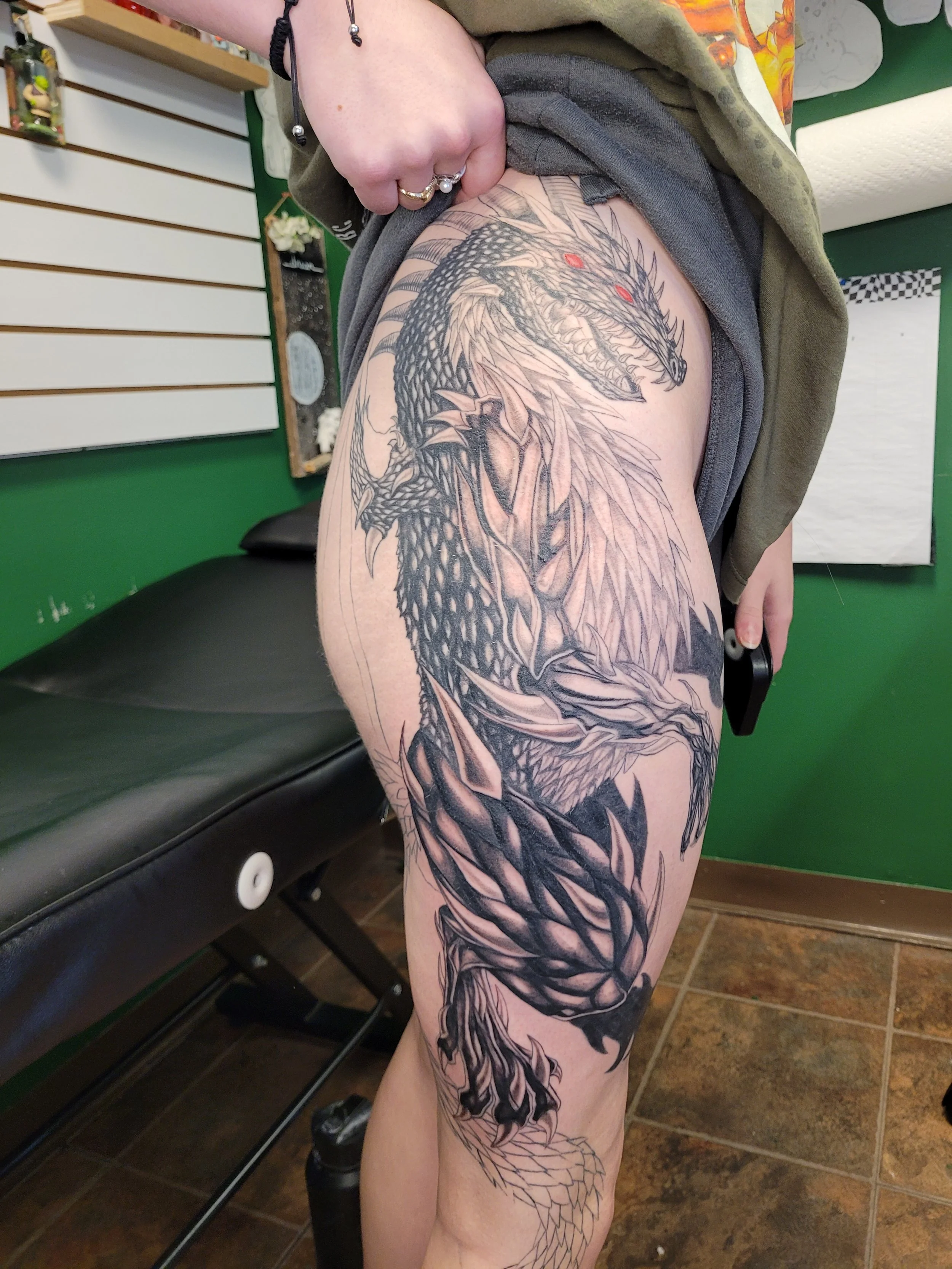 Work in progress of this epic dragon leg sleeve~