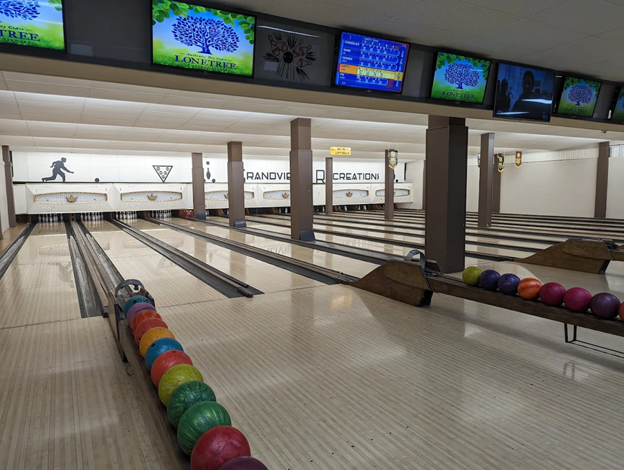 AFF Dads go bowling!