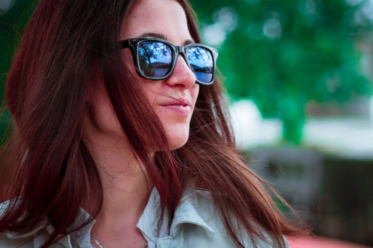 smiling-woman-wearing-black-sunglasses