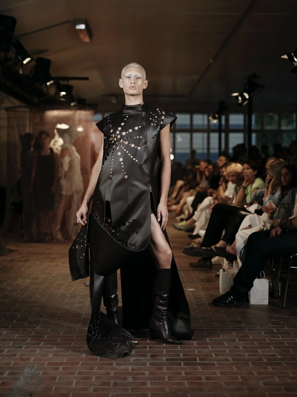 Groß (1 WHAT THE BODY LETS THROUGH _ KEN ).jpeg