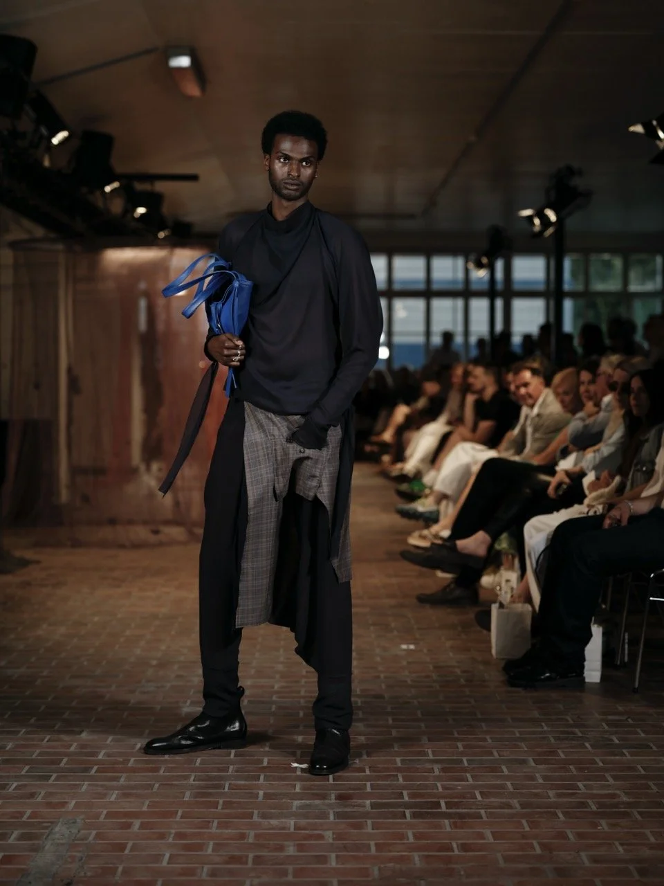 Groß (2 VEIL OF CONTAINMENT. SUUBER).jpeg