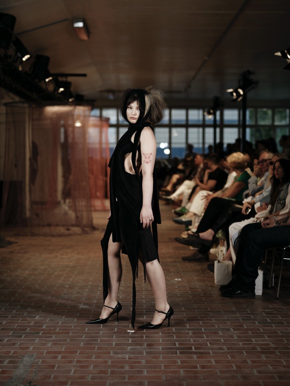 Groß (3 CAGED SERENITY SOFIA jpg).jpeg