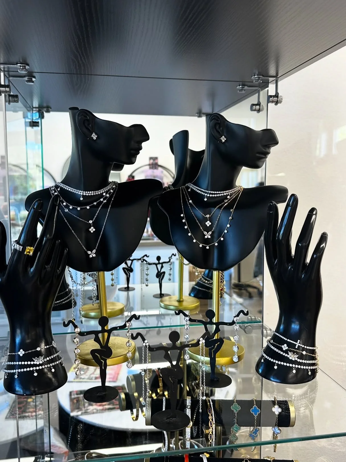 Come see our new collection at @salonfusionnorthville 

📲 Shop full collection at https://www.karatsjewelry.shop

#EverydayLuxury #AffordableLuxury #JewelryThatLasts #WaterproofJewelry  #SkinFriendlyJewelry