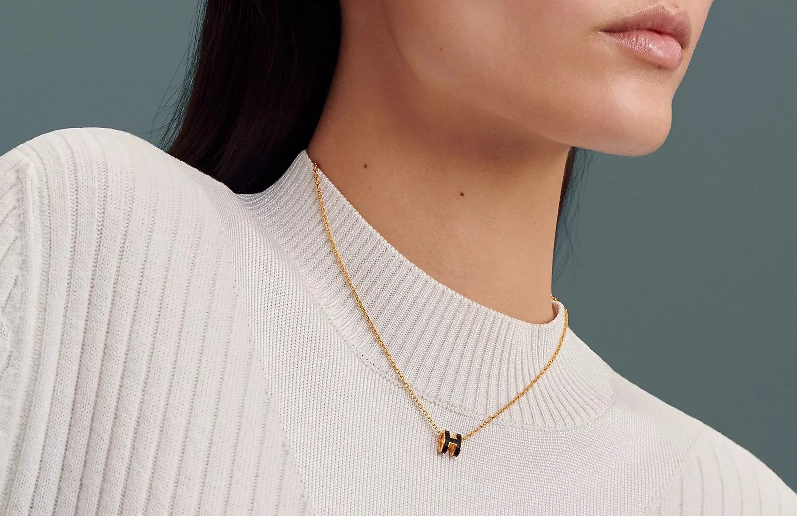 mini-pop-h-pendant--147992F 03-worn-3-0-0-800-800_g.jpg