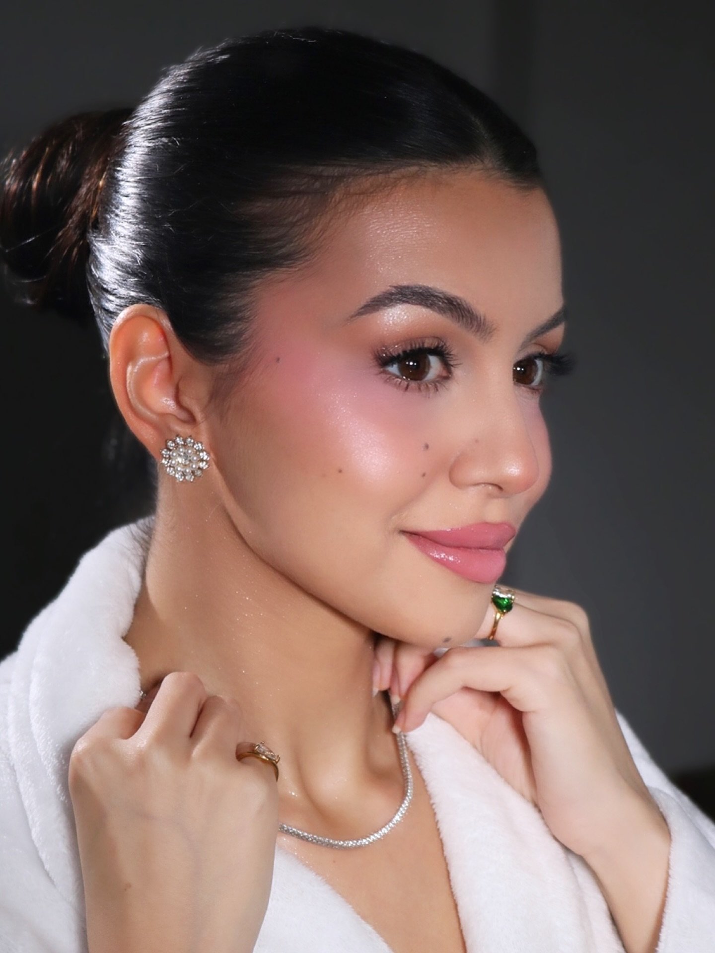 A pearly, ballerina soft glam made to feel soft delicate and just pretty 🎀💕🦢✨

Muse @baahar.k &mdash; a beauty 💓

Brows:
@refybeauty Clear Brow Gel
@nyxcosmetics Eyebrow Pen

Eyes:
@patricktabeauty Major Dimension Palette I &amp; II
@urbandecayco