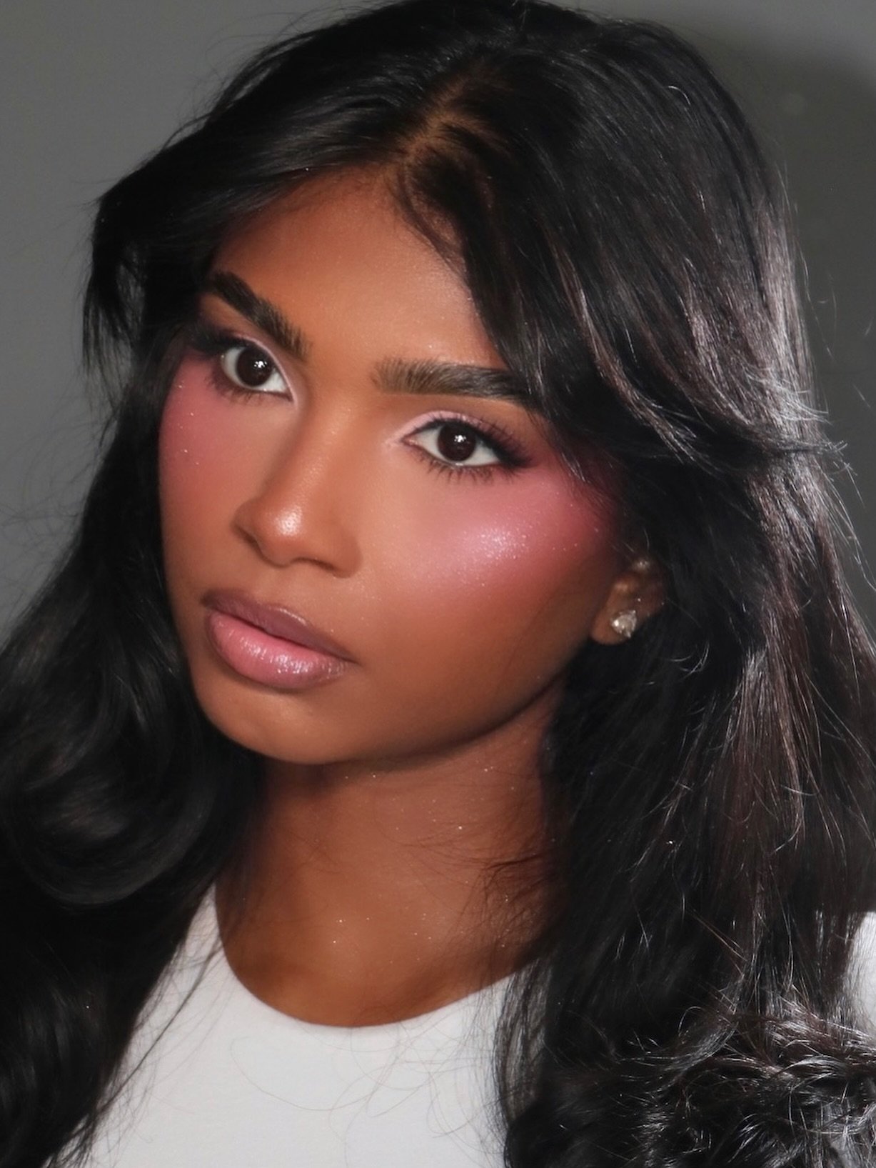 A soft pink cut crease will always be that girl 🎀 This glam is giving DOLL 💞

Muse @ravishaabey 💕a princess

 
Brows:
@refybeauty Clear Brow Gel
@nyxcosmetics Eyebrow Pen

Eyes:
@patricktabeauty Major Dimension Palette I &amp; II
@plouise_makeup_a