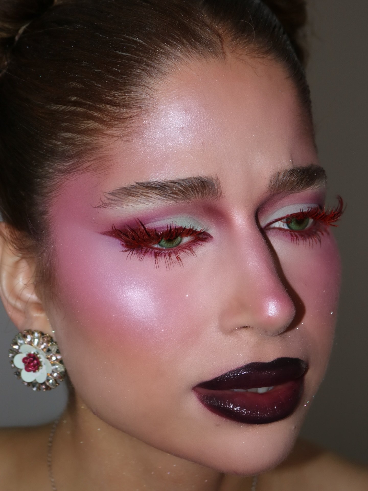 Red Smokey with a little turquoise twist&hearts;️

Who&rsquo;s ready to see the tutorial soon? 🤭✨

@byoma milky toner
@maybelline grippy primer, fit me foundation, contour lifter stix 
@aboutfacebeauty pink liquid blush
@toofaced cloud crushed whipp