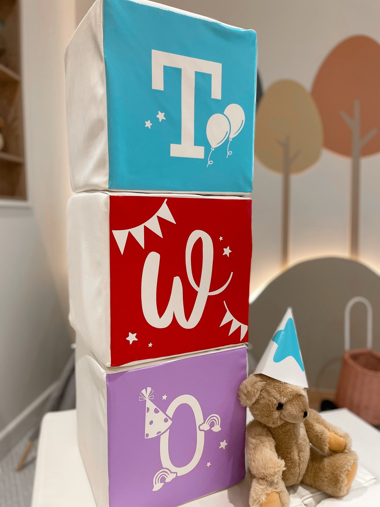 Cali&rsquo;s 2nd birthday at @cubipswich !

Such a gorgeous party to begin a wonderful collaboration at Cub!

Cali&rsquo;s set up was colourful, fun and birthday themed! How cute is Mr Teddy&rsquo;s bow tie and the teddies little party hats 🥹

We al