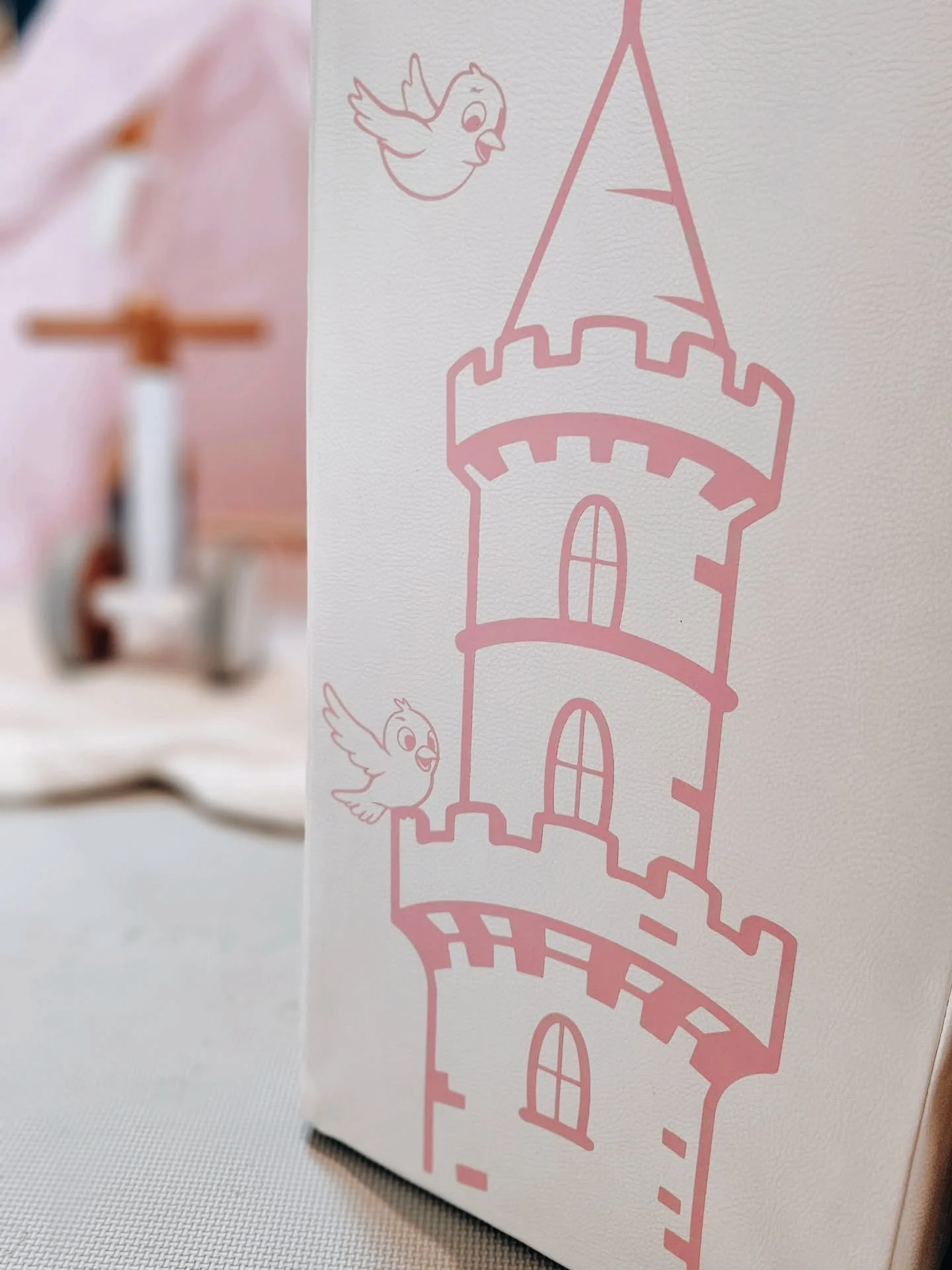 Just some princess vibes for today ✨️ 

Gorgeous table and chairs by @thetinytableclub_ 

Did you know any party booked in for April or May can add a 8 seater set up for just &pound;75! 

Woodbridge Soft Play Hire | Ipswich Soft Play Hire | Hire Soft