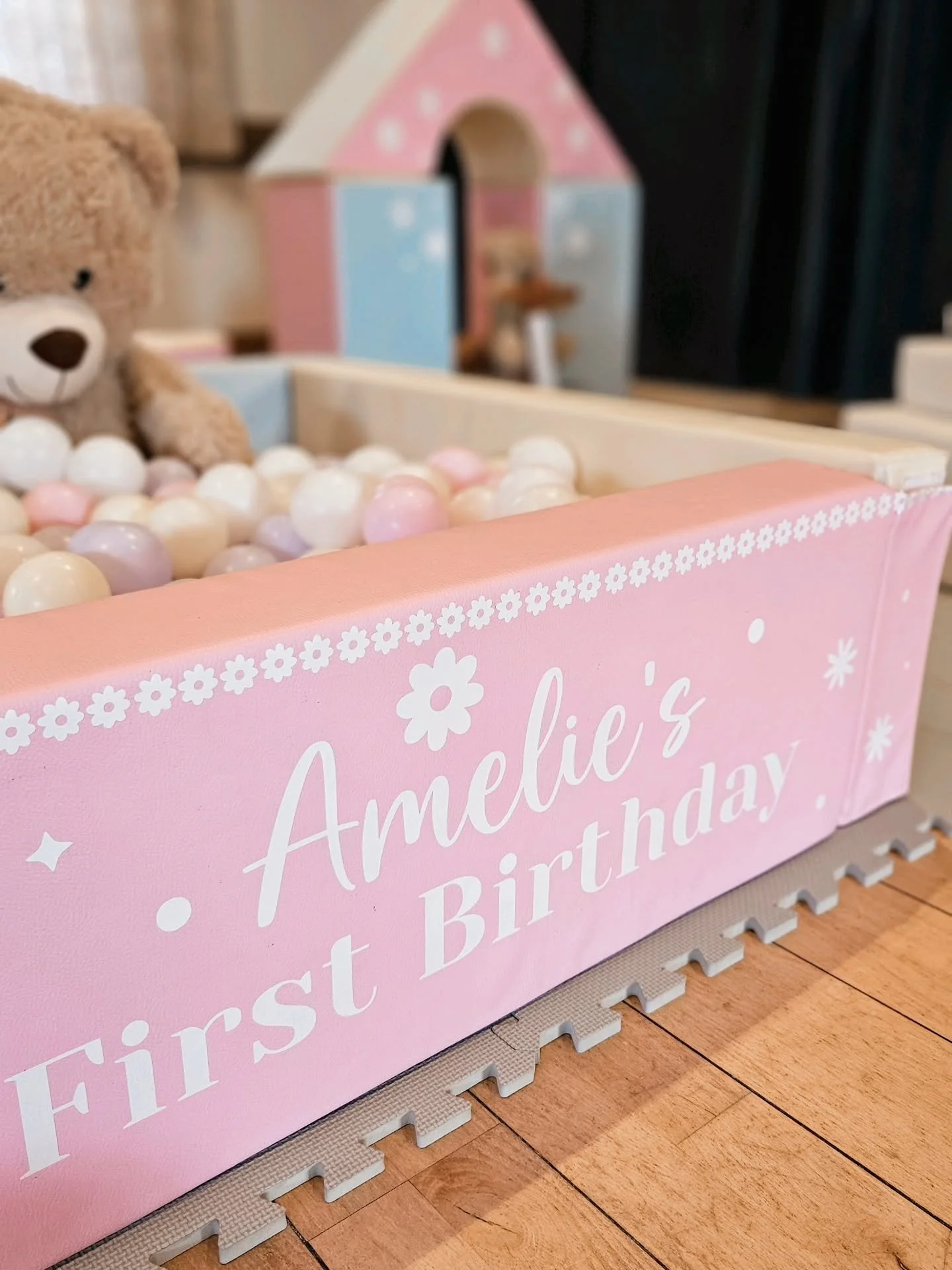 A Pastel set up for sweet Amelie!

If you don't opt for personalization, your party still looks magical as we will bring some vinyl designs to pop on the soft play while we are there! 

And of course, every party has their ball pit design included!


