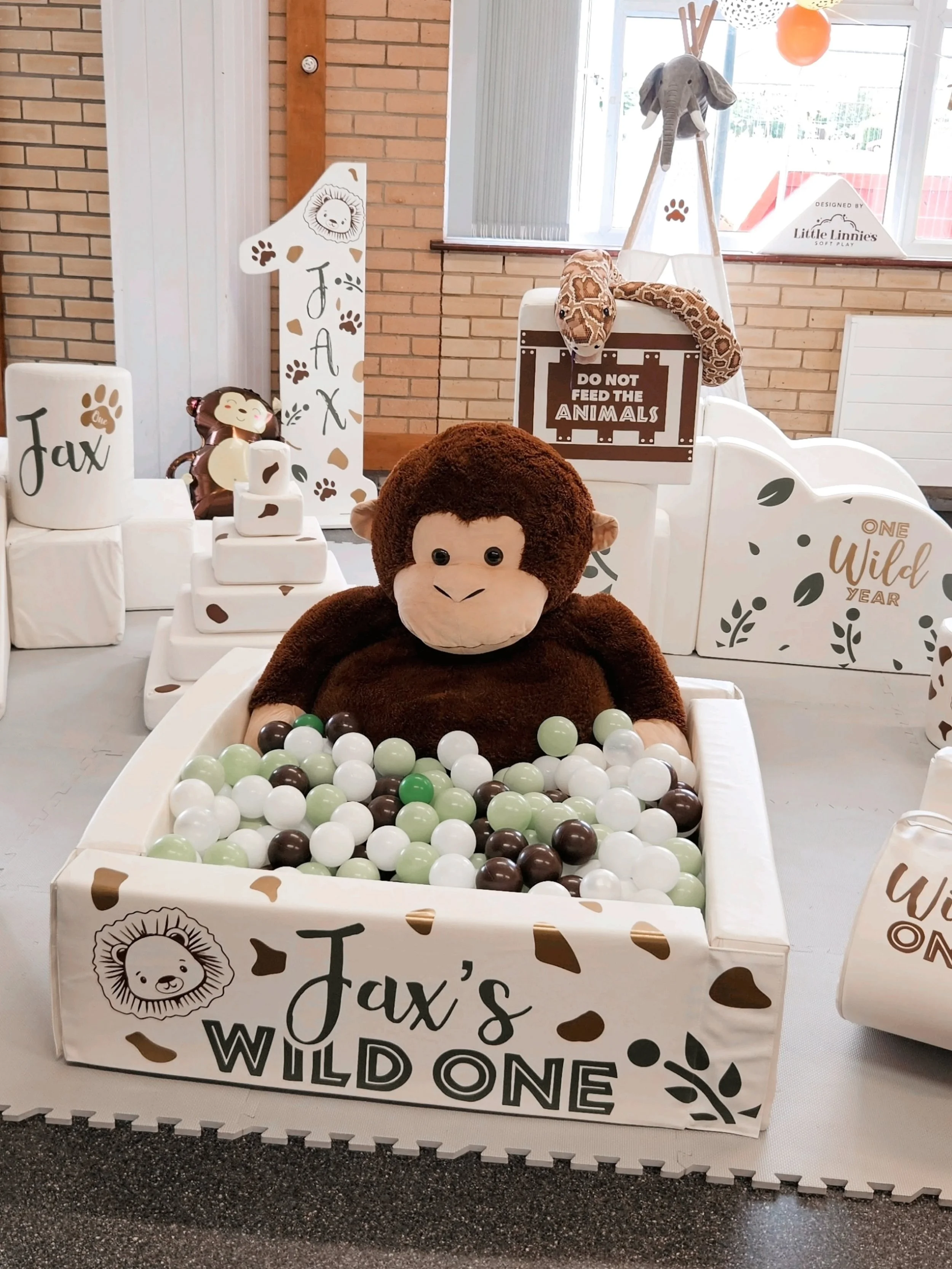 Jax's Wild One 🐵🦒🐍

Such a special day for gorgeous little Jax, thanks for inviting us @stacea91

Will never stop loving this theme, so much fun creating it.

I always love your guests reaction when they find out everything has been drawn and prin