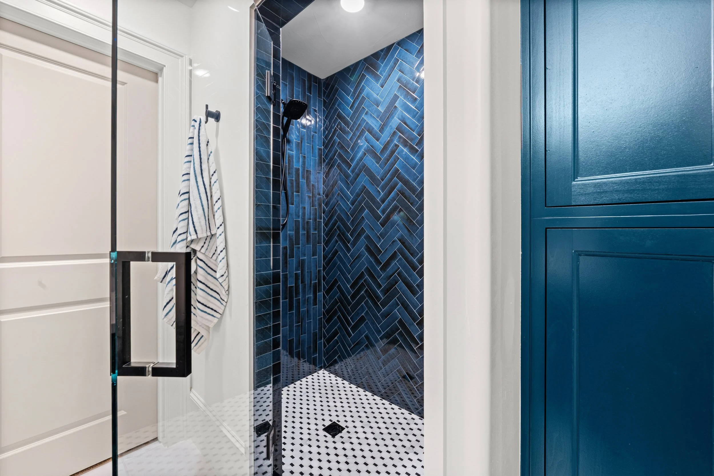 2511 Indian Mill-crews shower.jpg