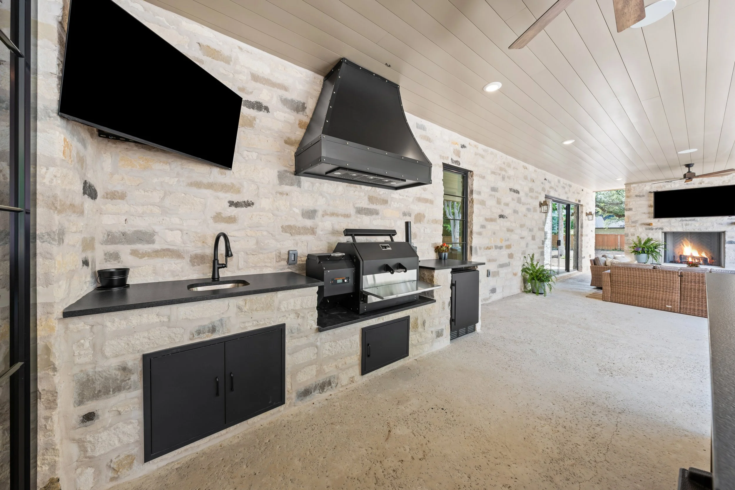 2511 Indian Mill-outdoor kitchen 2.jpg