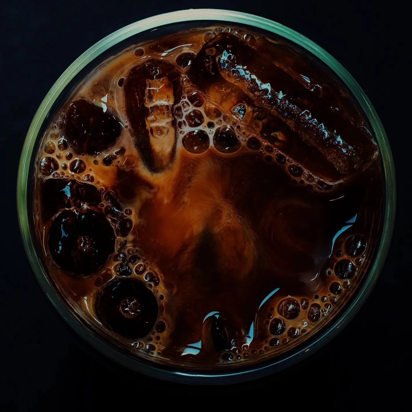 Nothing in common with the coffee you know.
Nothing like you&rsquo;ve ever tasted

Babi Caf&eacute; 
Visit our website babicafe.ca
_

Rien en commun avec le caf&eacute; que vous connaissez.
Rien de comparable &agrave; ce que vous avez d&eacute;j&agra