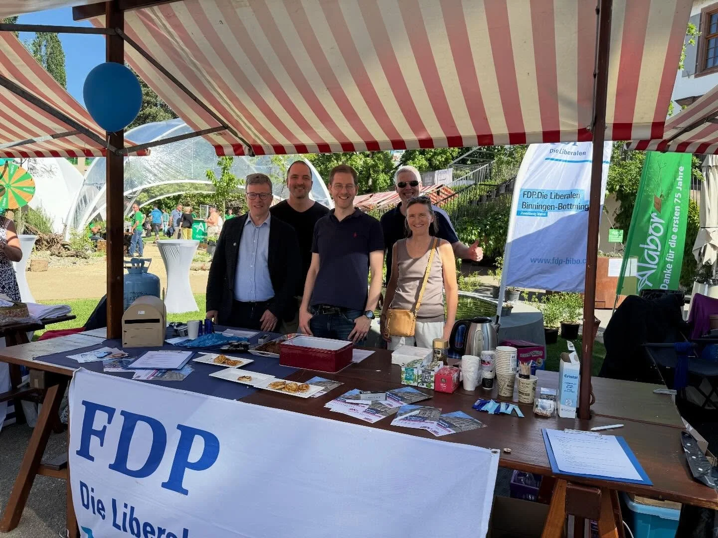 FDP Binningen am &bdquo;Binninger M&auml;rt&ldquo;: R&auml;tselspass und feines Geb&auml;ck auf dem Schlossplatz. #fdp #binningen