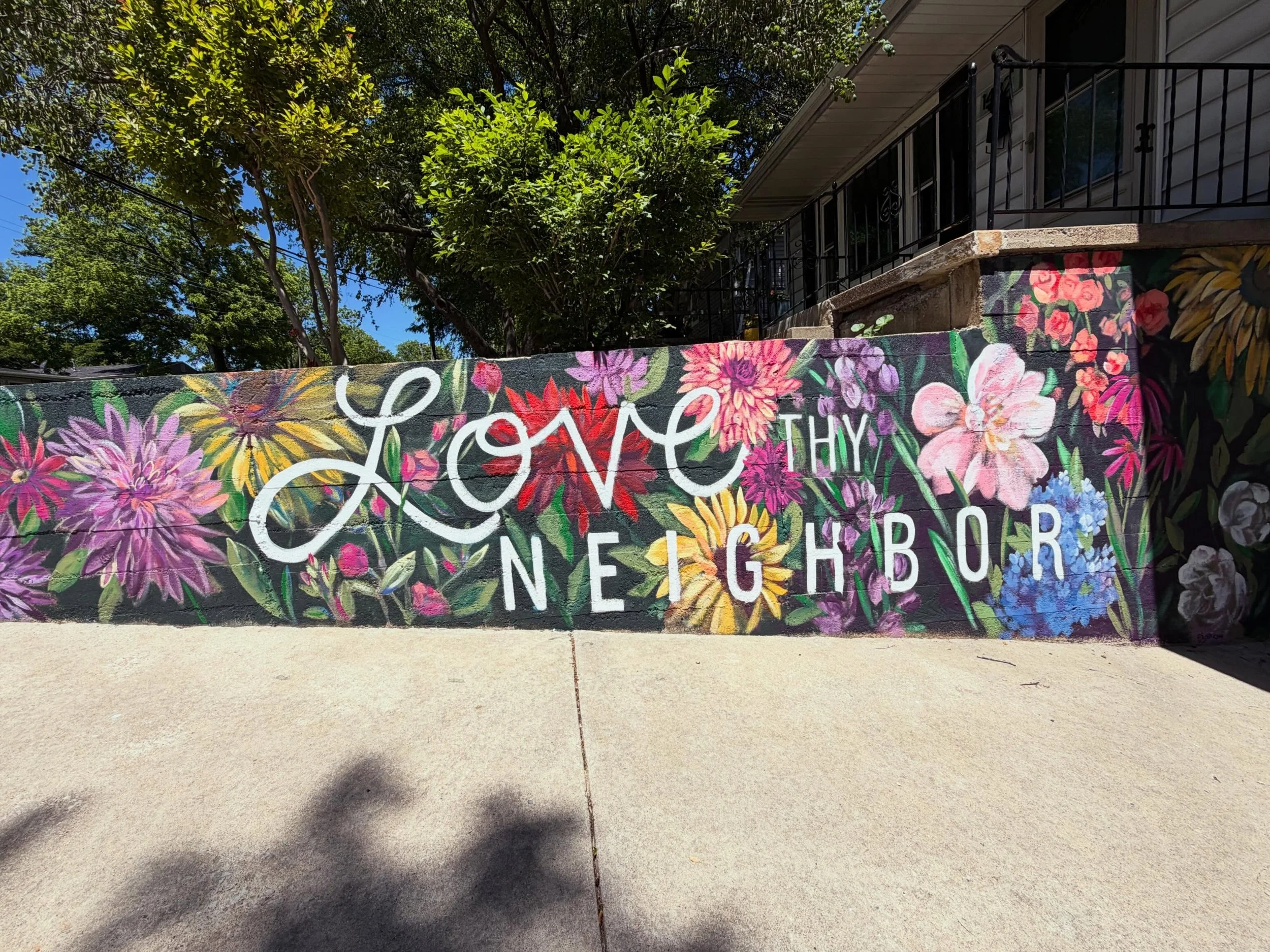 A few stills from the &ldquo;Love Thy Neighbor&rdquo; mural project, (and me declaring my undying love and loyalty to @j.roseking ) Thank you to everyone that came out and showed love for this project! It was truly good for my soul 🩷 #mural