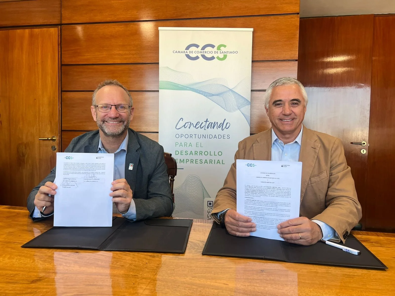 Cámara de Comercio de Santiago y Fundación Ambition Loop firman acuerdo para impulsar la circularidad en la industria textil