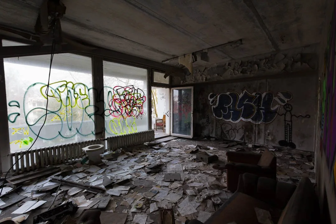 Abandoned Iraqi embassy East Berlin 2014-1222.jpg