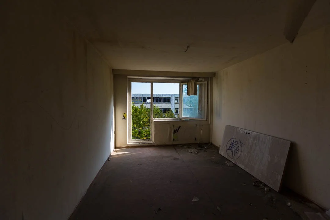 Hohenschoenhausen refugee homes Abandoned Berlin 2015-0054.jpg