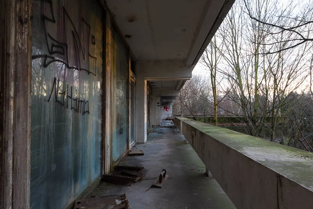 Abandoned Iraqi embassy East Berlin 2014-1269.jpg