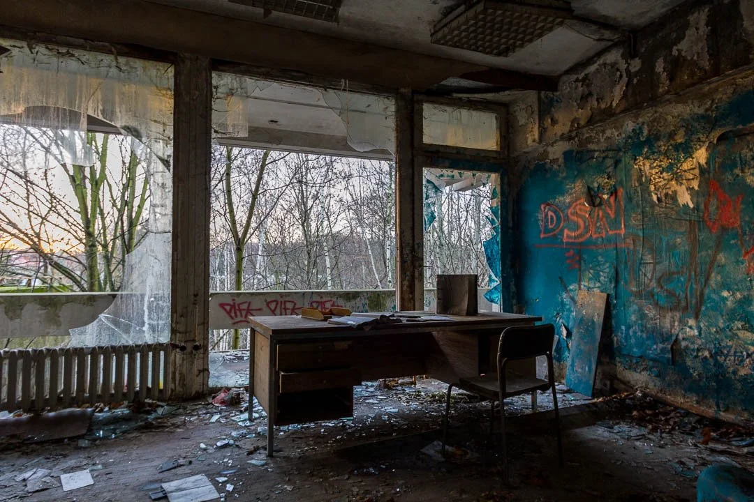 Abandoned Iraqi embassy East Berlin 2014-1274.jpg