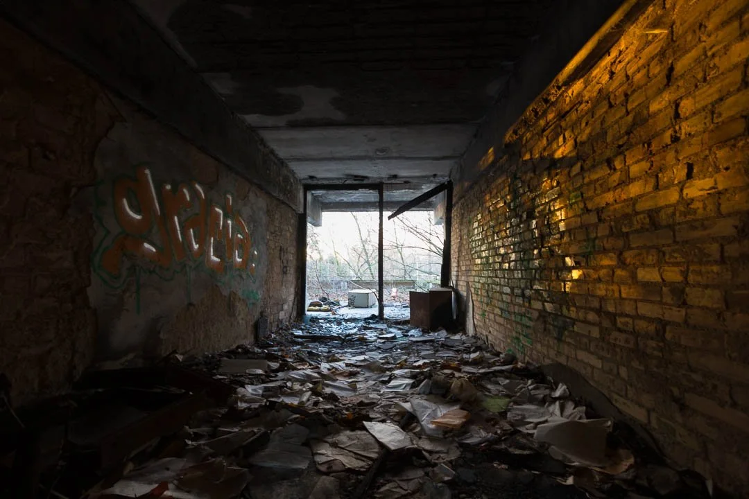 Abandoned Iraqi embassy East Berlin 2014-1282.jpg