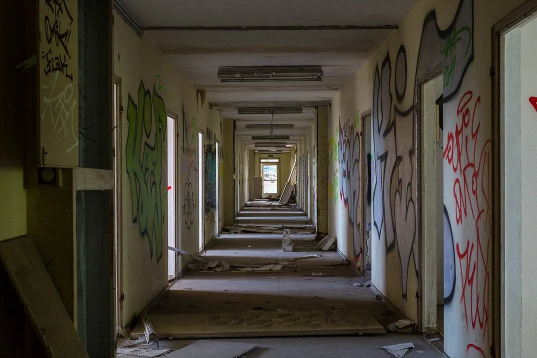 Hohenschoenhausen refugee homes Abandoned Berlin 2015-0070.jpg