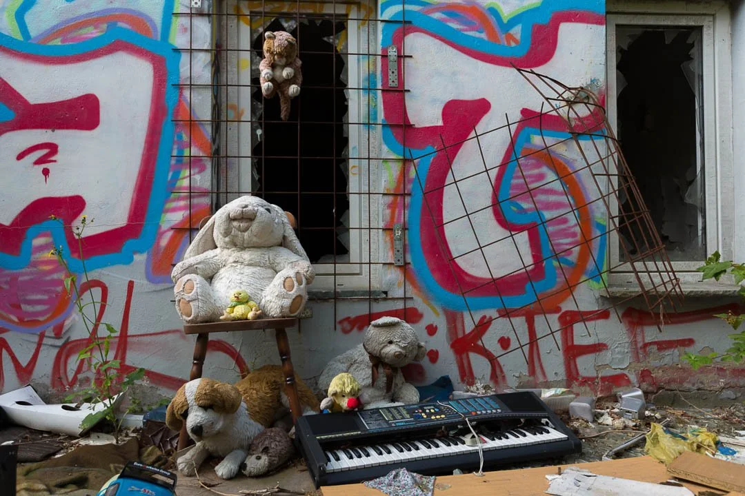 Hohenschoenhausen refugee homes Abandoned Berlin 2015-0166.jpg