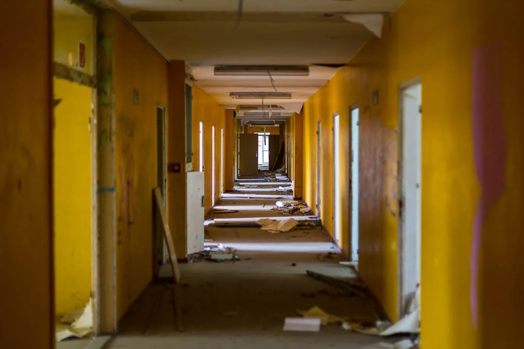 Hohenschoenhausen refugee homes Abandoned Berlin 2015-0065.jpg