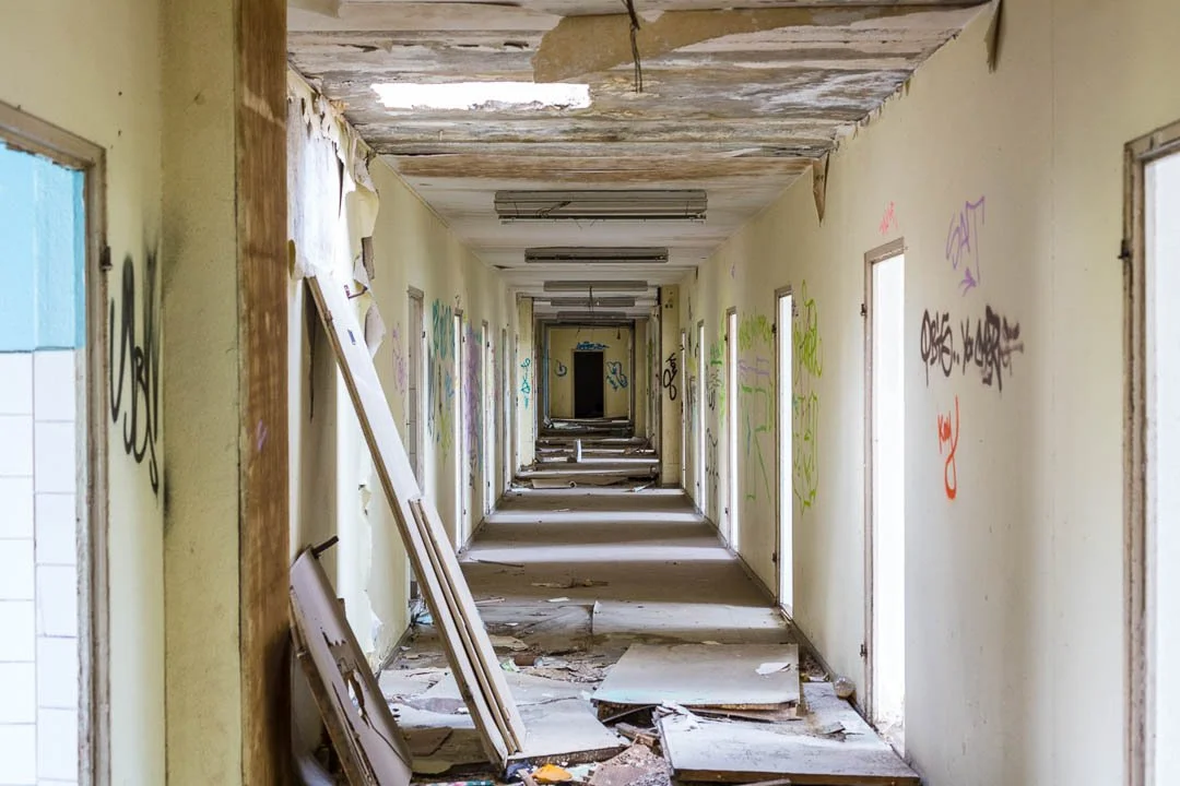 Hohenschoenhausen refugee homes Abandoned Berlin 2015-0079.jpg