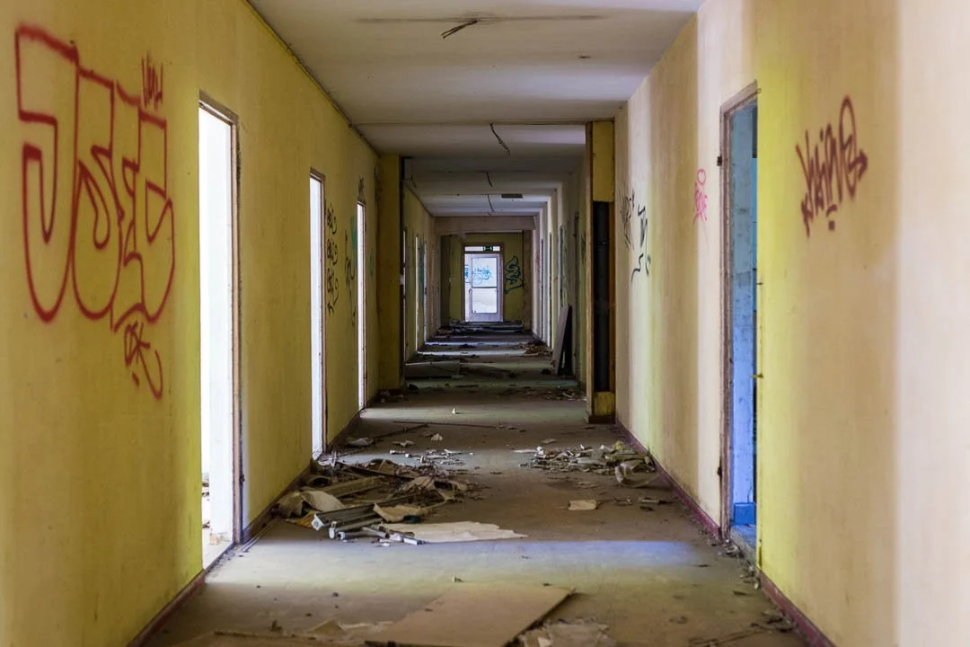 Hohenschoenhausen refugee homes Abandoned Berlin 2015-0031.jpg