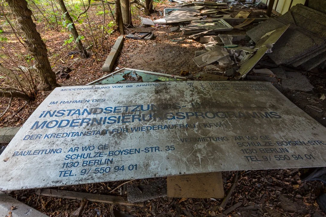 Hohenschoenhausen refugee homes Abandoned Berlin 2015-0173.jpg